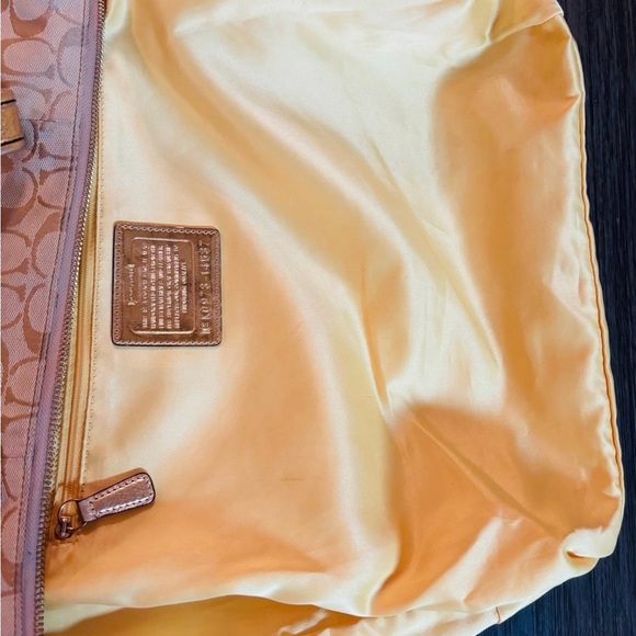 COACH Graffiti Poppy Coach Glam Tote
FOUR hangtags!! COA - Picture 12 of 13